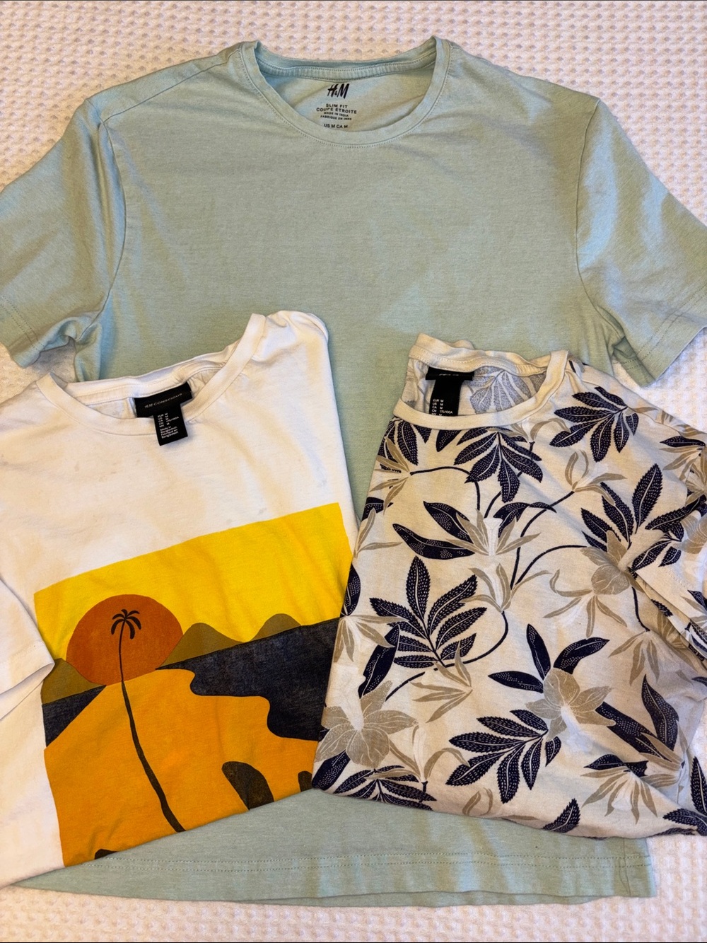 H&M Men's M 3 Tees T-Shirts Aqua White Beach Graphic Navy Blue Hawaiian Floral